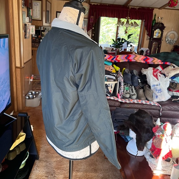 Kids Patagonia fleece lined bomber jacket green size Medium. - Picture 8 of 16